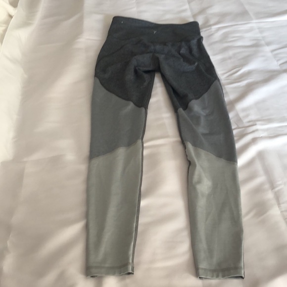 Women’s size small old navy active go-dry gray leggings - Picture 6 of 7